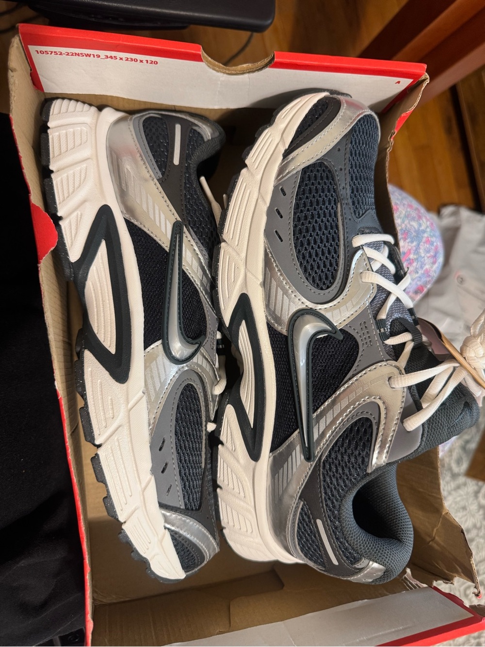 Nike V5 RNR men's sneakers. Size 10